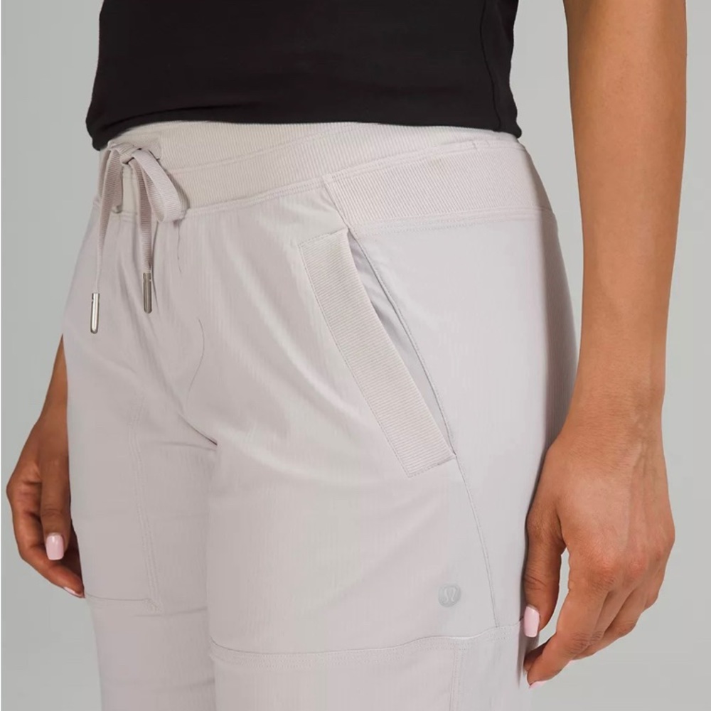 DANCE STUDIO LULULEMON PANTS 🍋 - SIZE 2